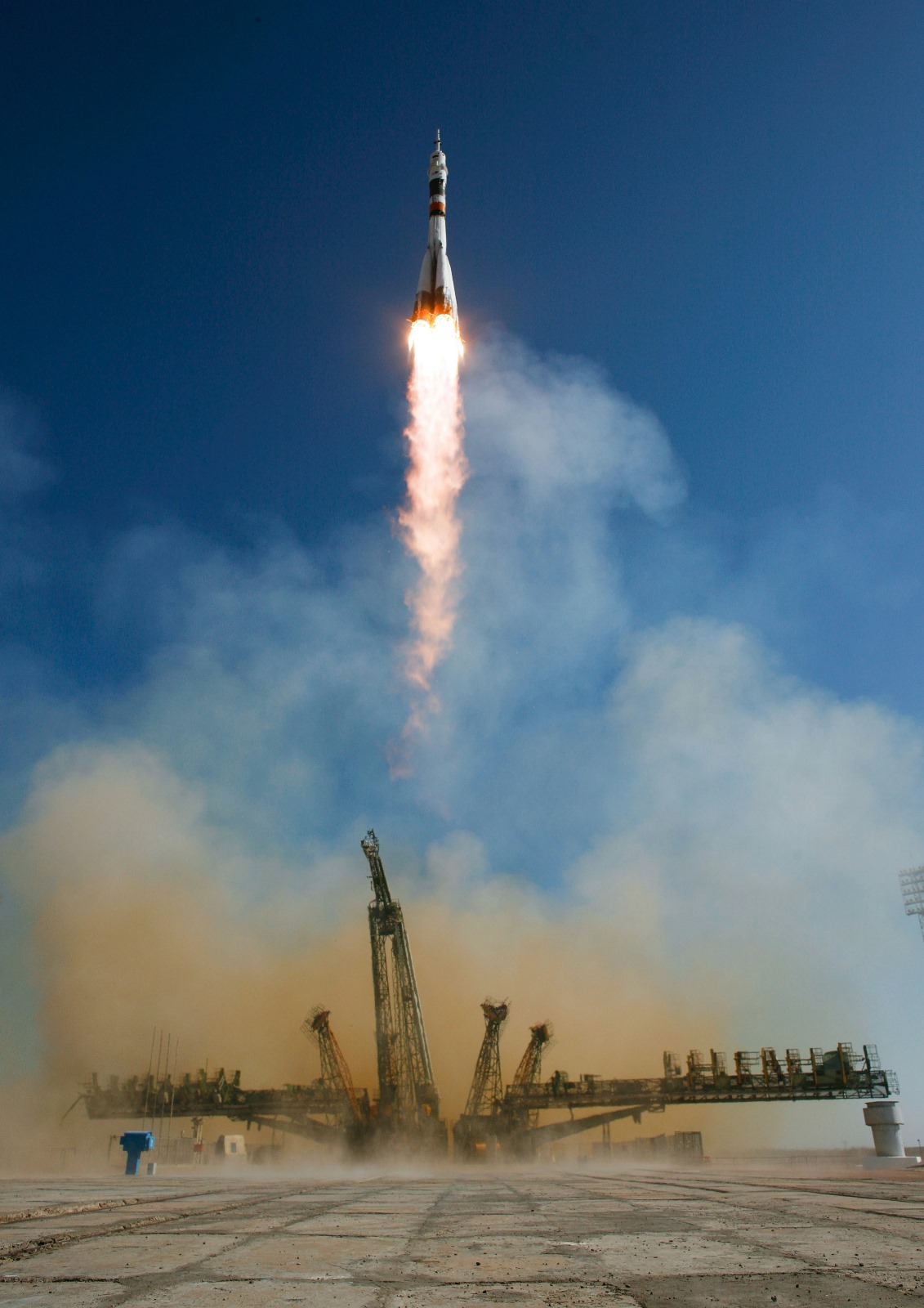 WhatsApp Image 2025-05-11 at 14.33.19 Rocketship launched from desert plain
